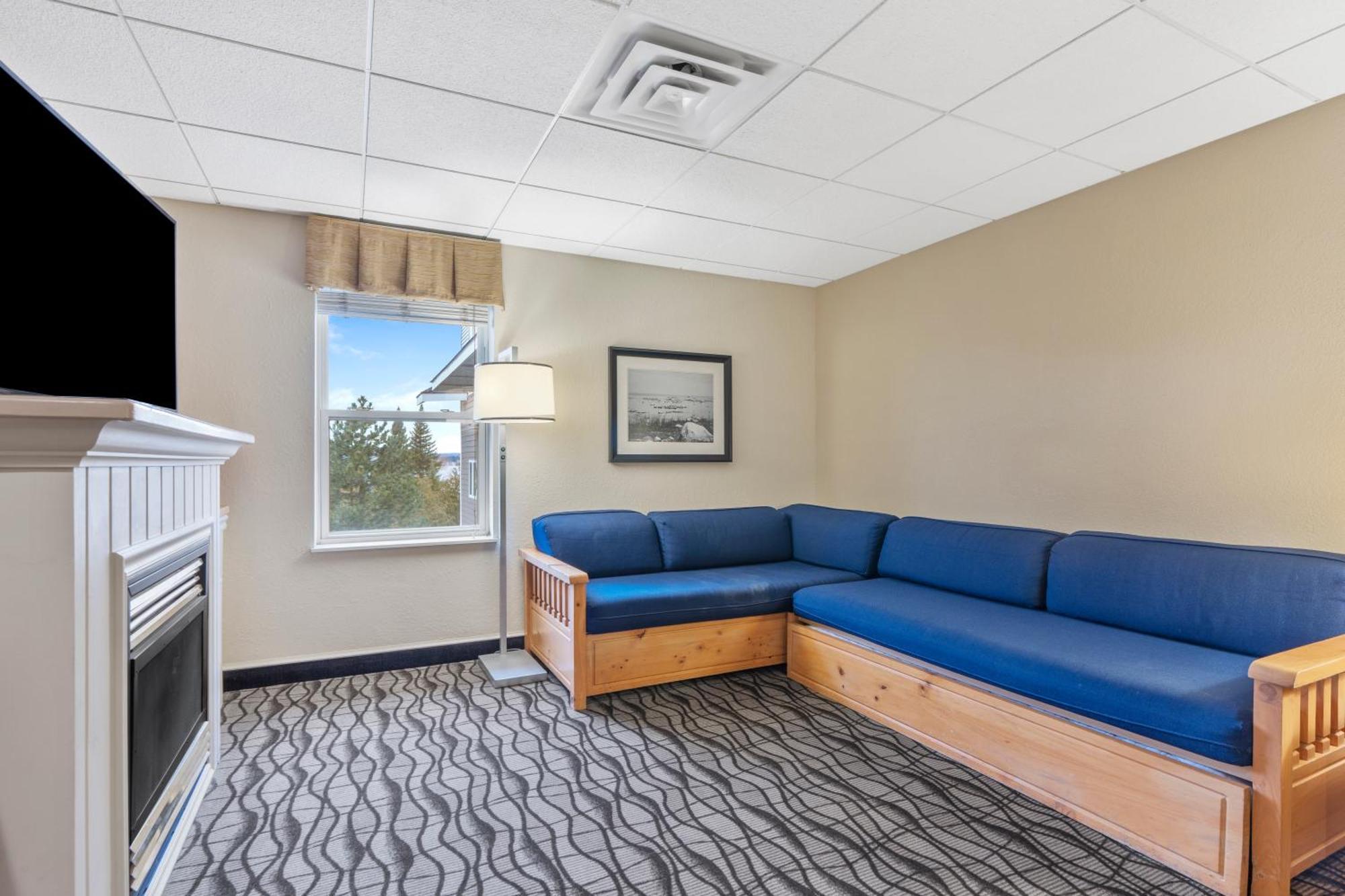 Cherry Tree Inn & Suites Traverse City Exteriör bild