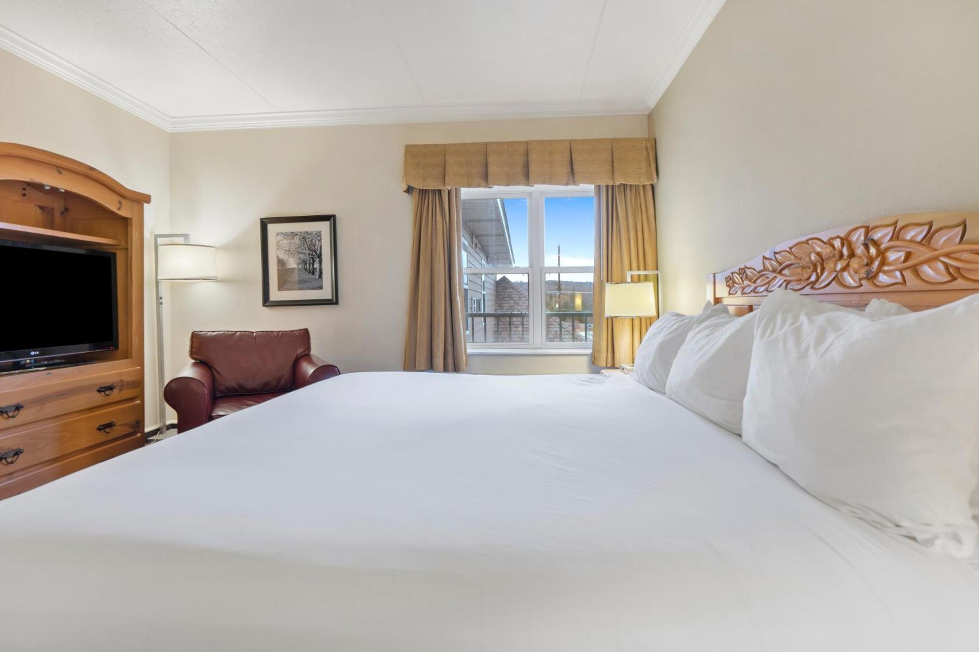Cherry Tree Inn & Suites Traverse City Exteriör bild