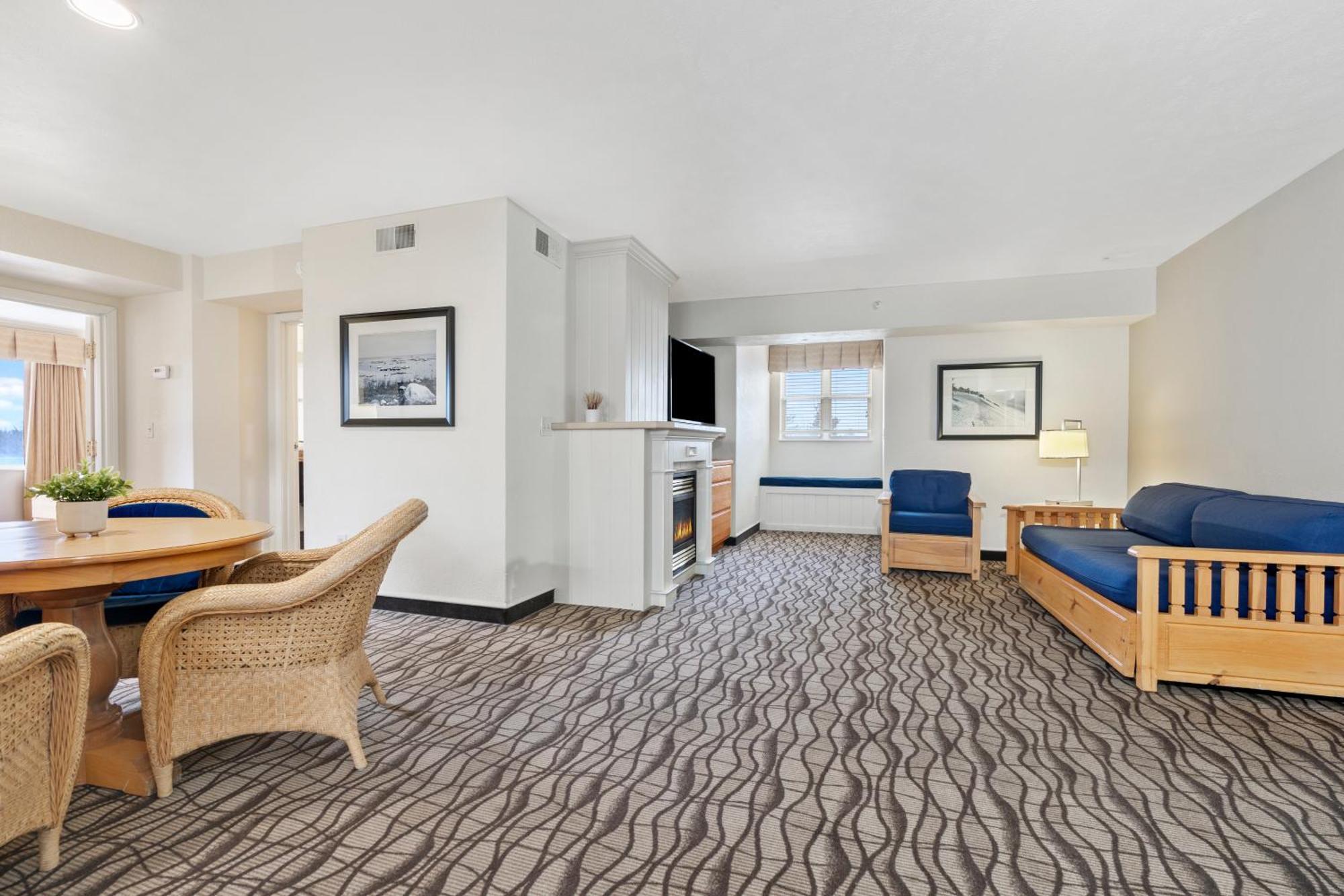 Cherry Tree Inn & Suites Traverse City Exteriör bild