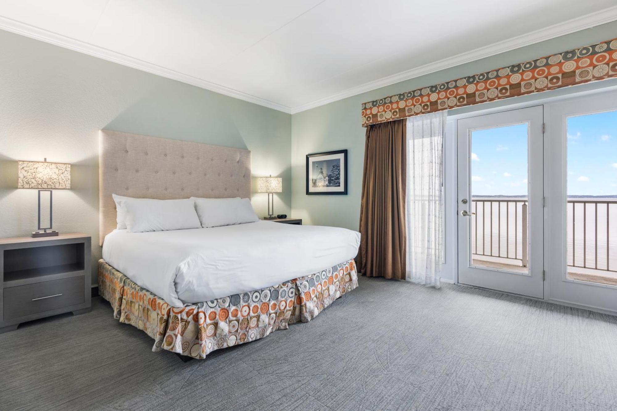 Cherry Tree Inn & Suites Traverse City Exteriör bild
