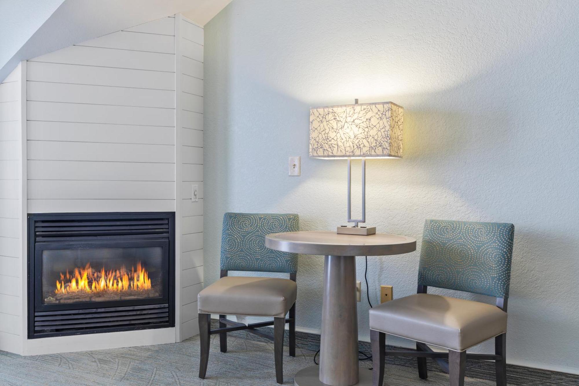 Cherry Tree Inn & Suites Traverse City Exteriör bild