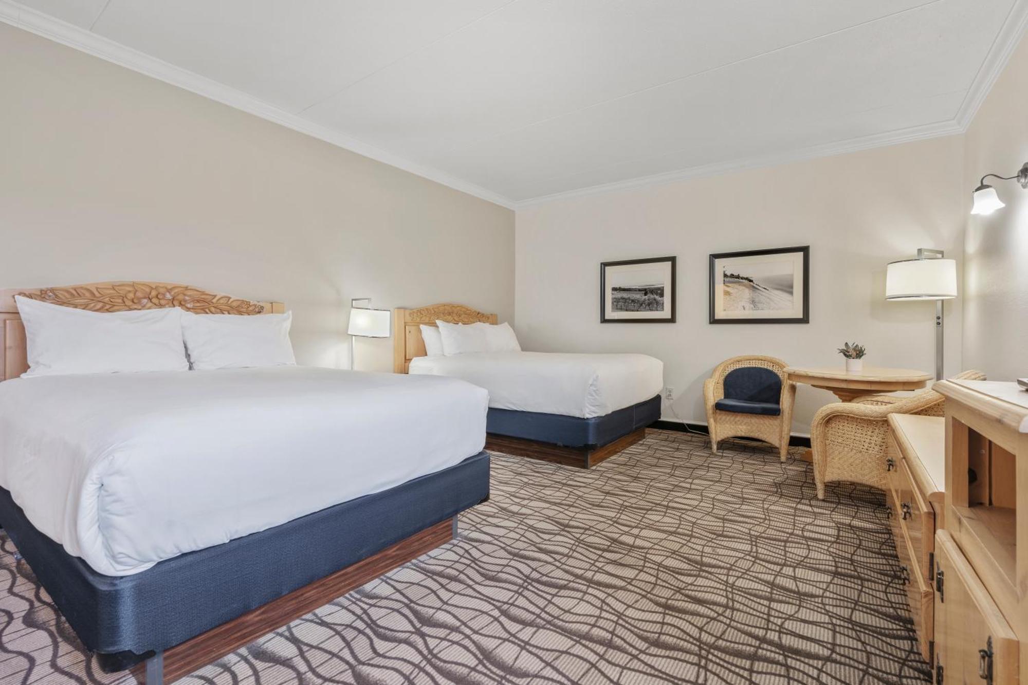 Cherry Tree Inn & Suites Traverse City Exteriör bild